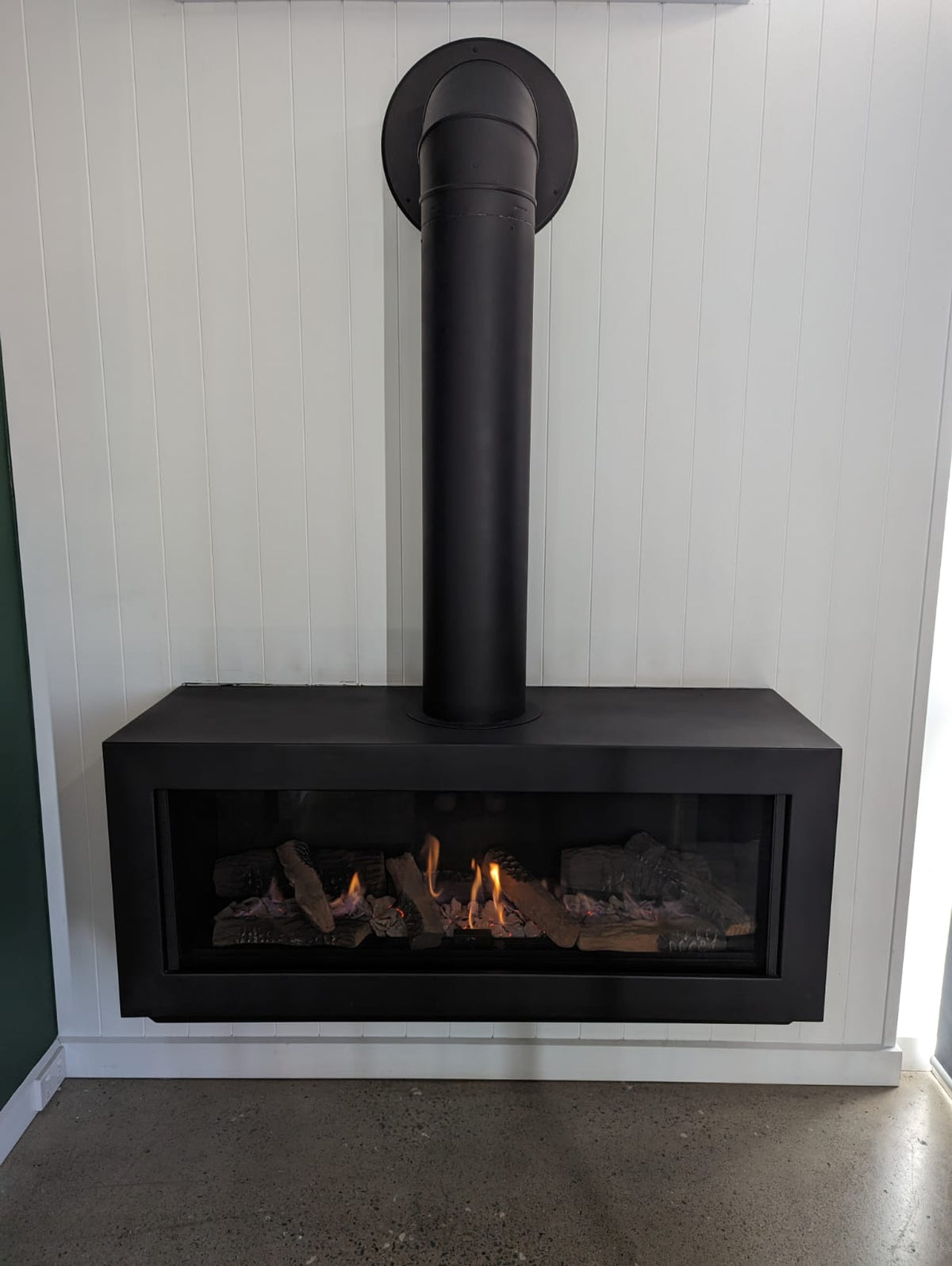 Ex-Display Ortal Stand Alone 110 Natural Gas Fireplace